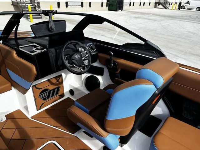 Slide: The Image of Malibu Wakesetter 23 LSV 2026 - 15