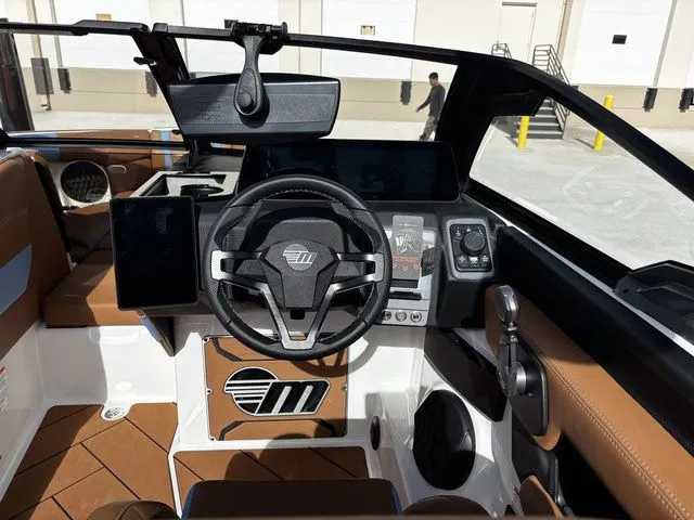 Slide: The Image of Malibu Wakesetter 23 LSV 2026 - 16