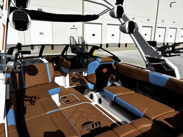 Slide: The Image of Malibu Wakesetter 23 LSV 2026 - 17