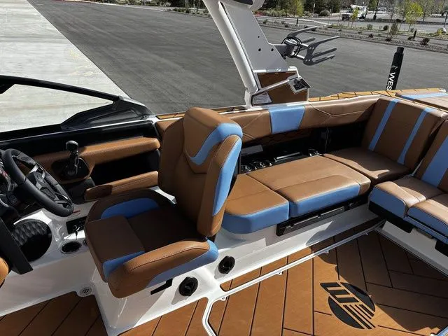 Slide: The Image of Malibu Wakesetter 23 LSV 2026 - 19