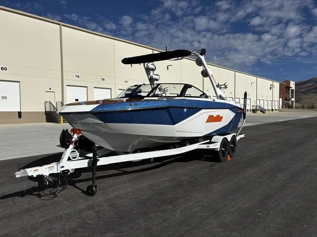 Slide: The Image of Malibu Wakesetter 23 LSV 2026 - 2