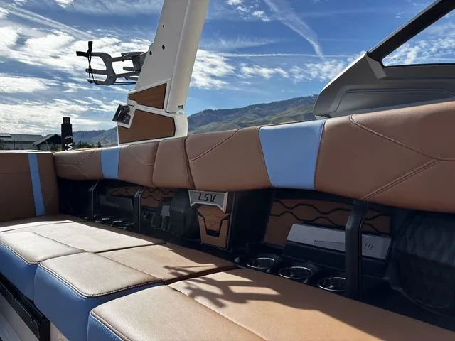 Slide: The Image of Malibu Wakesetter 23 LSV 2026 - 21