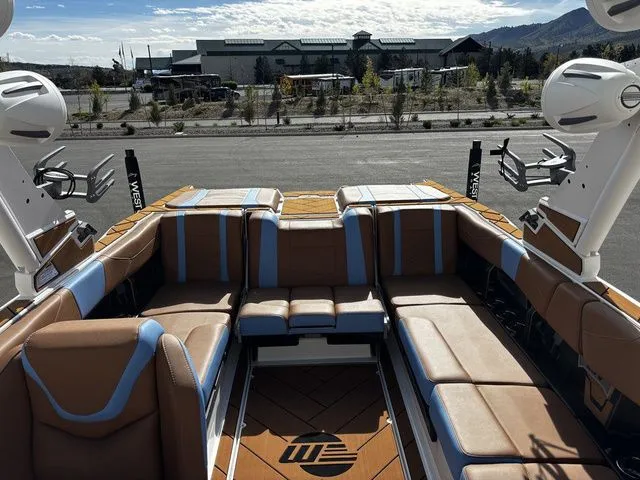 Slide: The Image of Malibu Wakesetter 23 LSV 2026 - 23