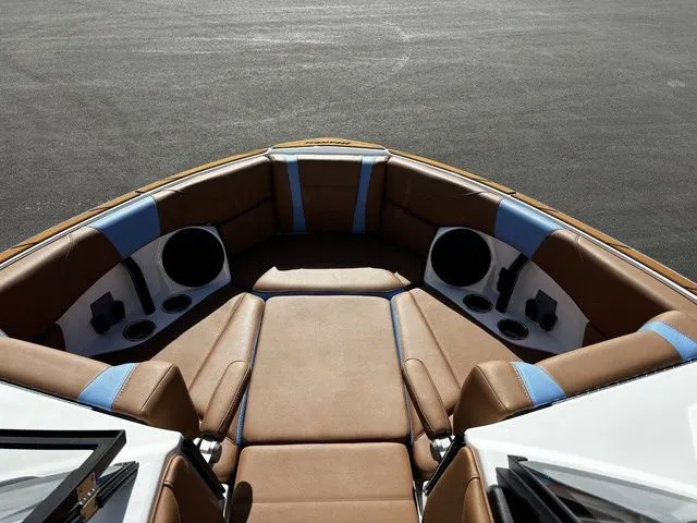 Slide: The Image of Malibu Wakesetter 23 LSV 2026 - 24