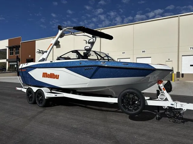 Slide: The Image of Malibu Wakesetter 23 LSV 2026 - 7
