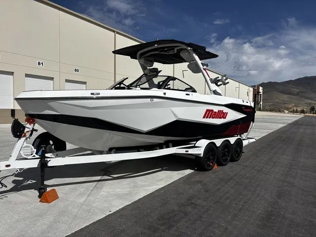Slide: The Image of Malibu Wakesetter 25 LSV 2026 - 2