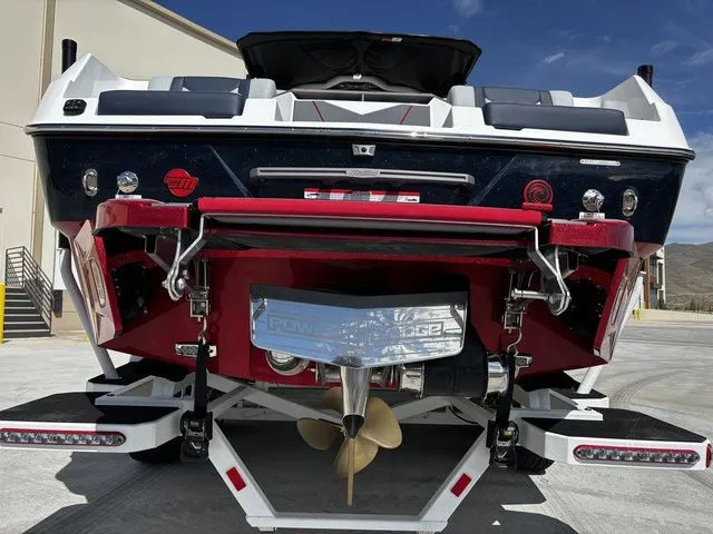 Slide: The Image of Malibu Wakesetter 25 LSV 2026 - 21