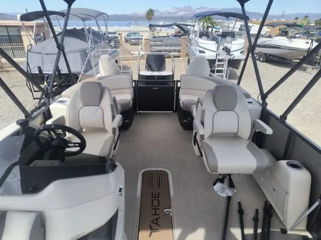 Slide: The Image of Tahoe LTZ Quad Lounger 23 FT 2026 - 11