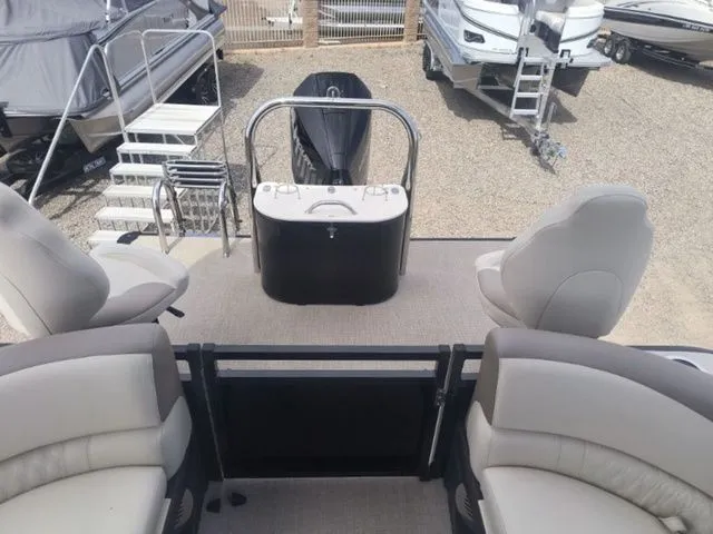 Slide: The Image of Tahoe LTZ Quad Lounger 23 FT 2026 - 12