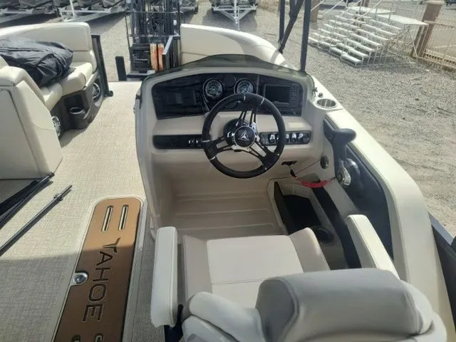 Slide: The Image of Tahoe LTZ Quad Lounger 23 FT 2026 - 14