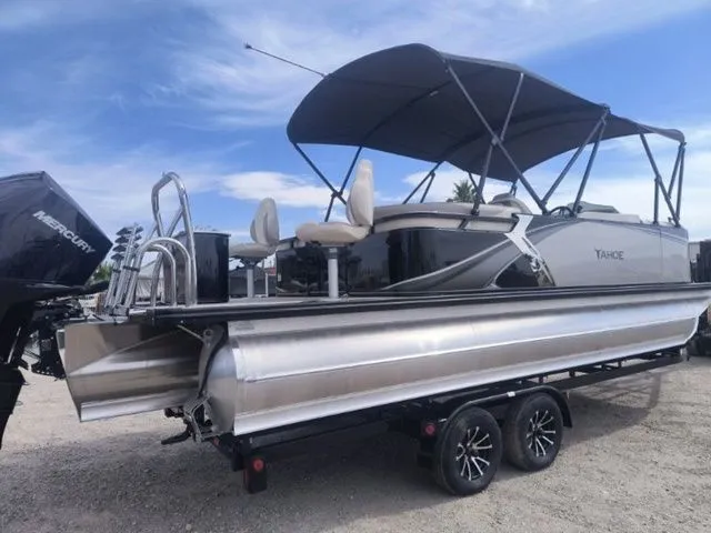 Slide: The Image of Tahoe LTZ Quad Lounger 23 FT 2026 - 3