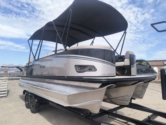 Slide: The Image of Tahoe LTZ Quad Lounger 23 FT 2026 - 4