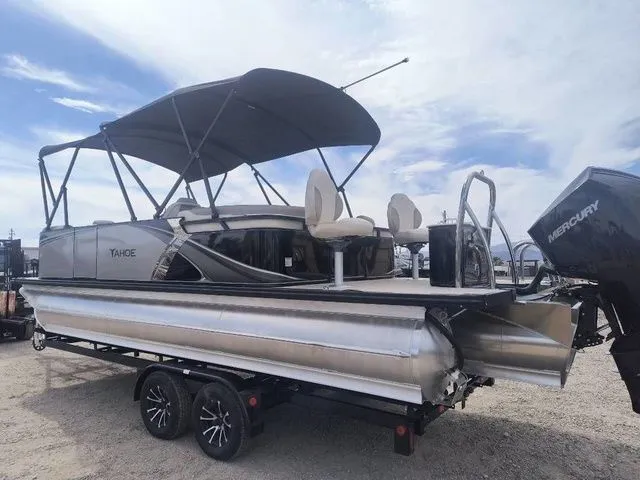 Slide: The Image of Tahoe LTZ Quad Lounger 23 FT 2026 - 6