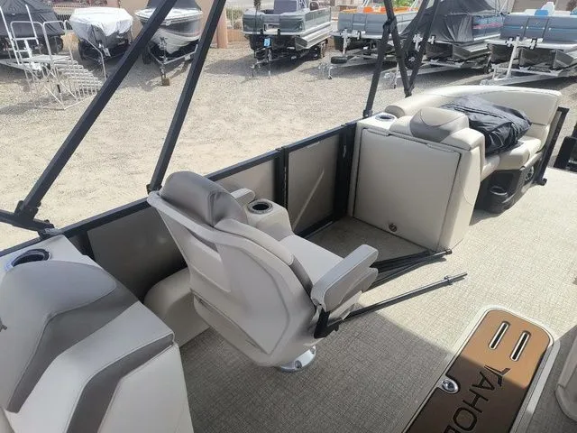 Slide: The Image of Tahoe LTZ Quad Lounger 23 FT 2026 - 7