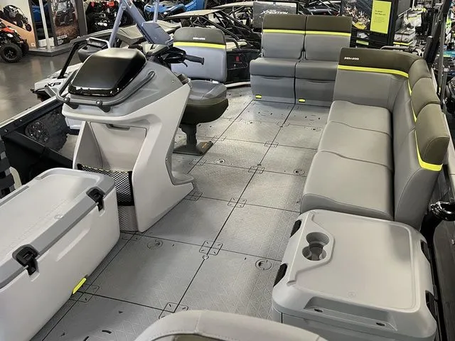 Slide: The Image of Sea-Doo Switch Fish™ 21 - 300 Hp Painted 2026 - 5
