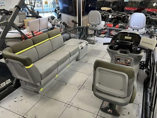 Slide: The Image of Sea-Doo Switch Fish™ 21 - 300 Hp Painted 2026 - 6