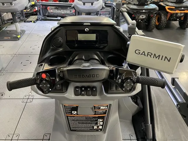 Slide: The Image of Sea-Doo Switch Fish™ 21 - 300 Hp Painted 2026 - 7