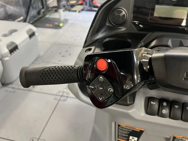 Slide: The Image of Sea-Doo Switch Fish™ 21 - 300 Hp Painted 2026 - 8