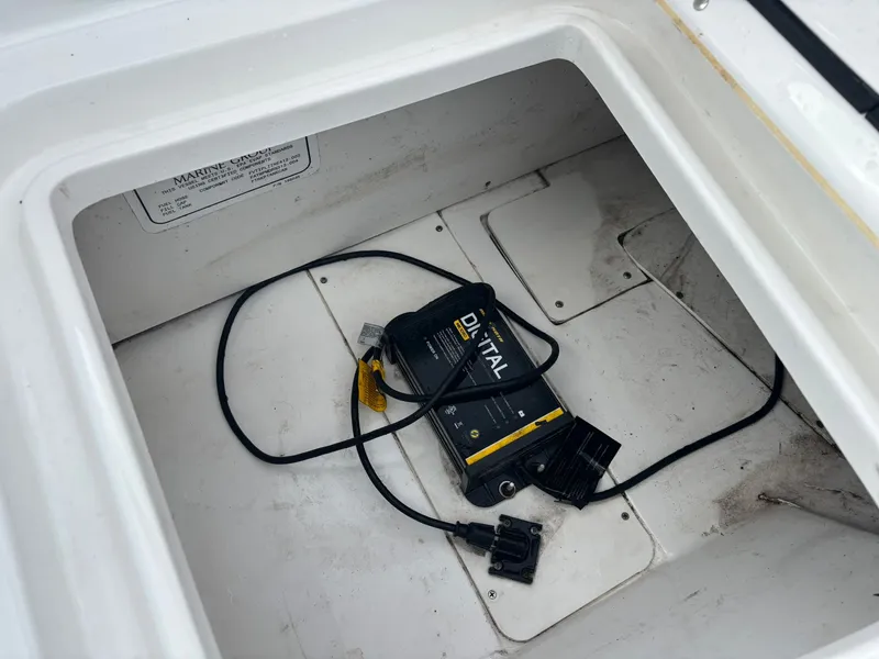 Slide: The Image of Tracker 2150 Tahoe 2017 - 14