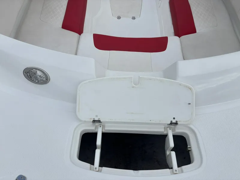 Slide: The Image of Tracker 2150 Tahoe 2017 - 16