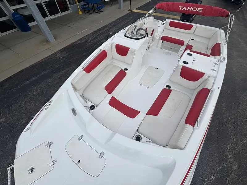 Slide: The Image of Tracker 2150 Tahoe 2017 - 17