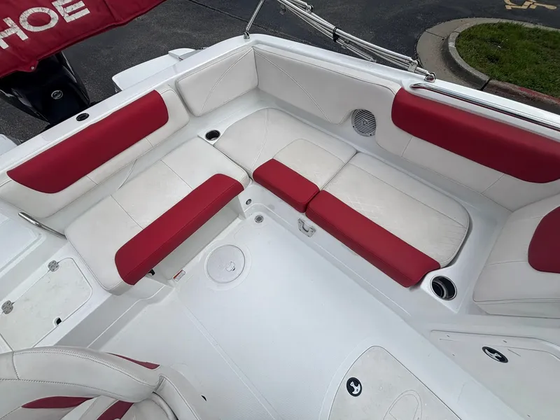 Slide: The Image of Tracker 2150 Tahoe 2017 - 23