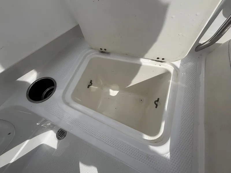 Slide: The Image of Tracker 2150 Tahoe 2017 - 28