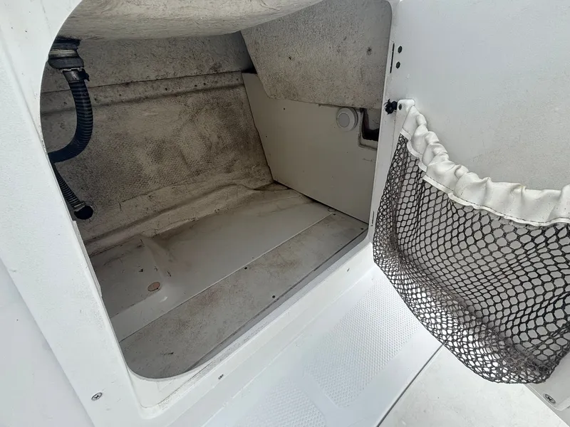 Slide: The Image of Tracker 2150 Tahoe 2017 - 32