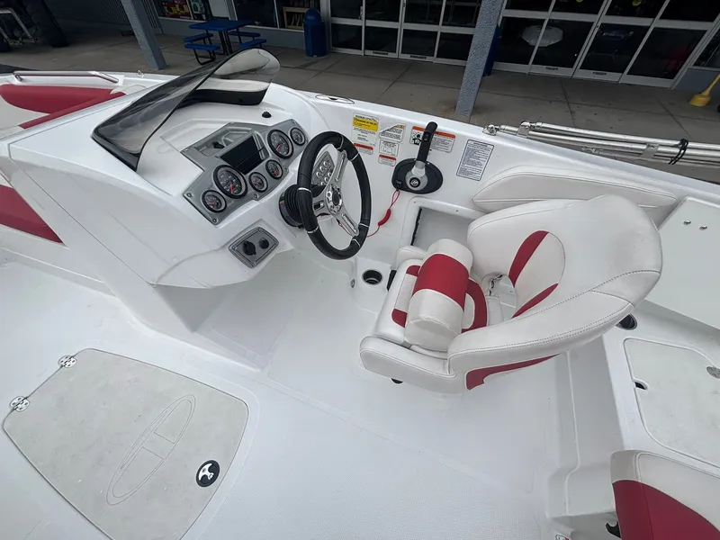 Slide: The Image of Tracker 2150 Tahoe 2017 - 33