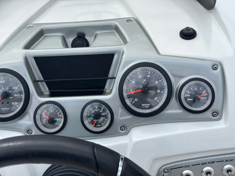 Slide: The Image of Tracker 2150 Tahoe 2017 - 36