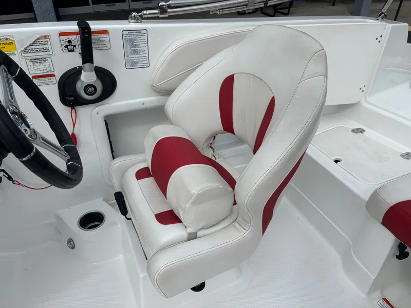 Slide: The Image of Tracker 2150 Tahoe 2017 - 39