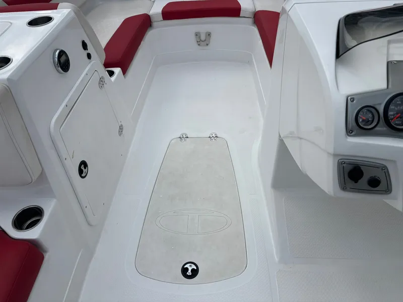 Slide: The Image of Tracker 2150 Tahoe 2017 - 41