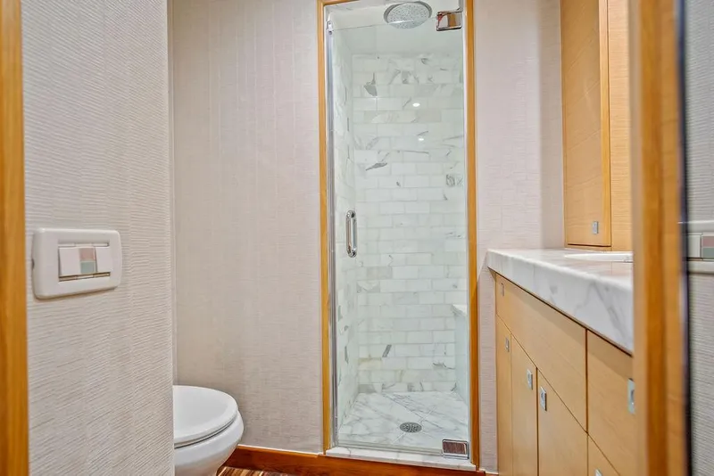 Slide: The Image of Hatteras GT63 2014 - 50