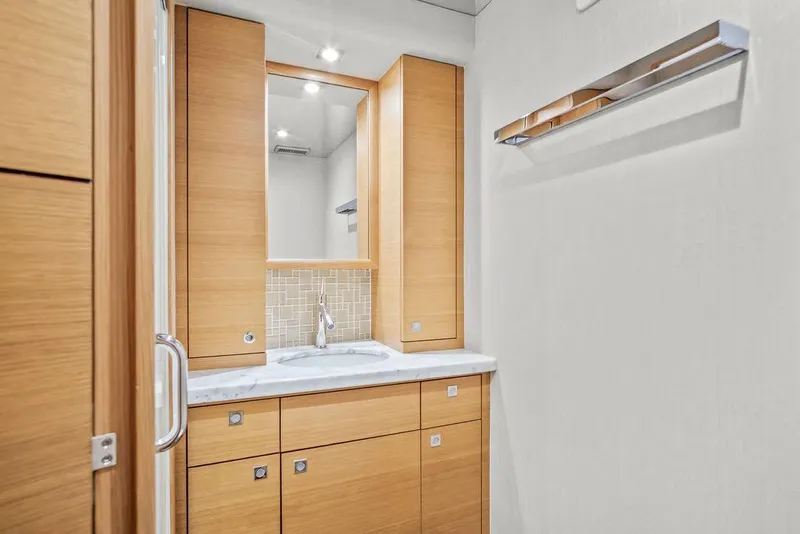 Slide: The Image of Hatteras GT63 2014 - 54