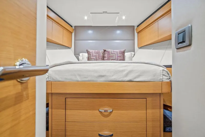 Slide: The Image of Hatteras GT63 2014 - 64