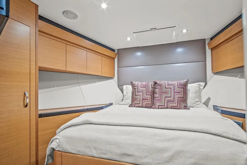 Slide: The Image of Hatteras GT63 2014 - 65