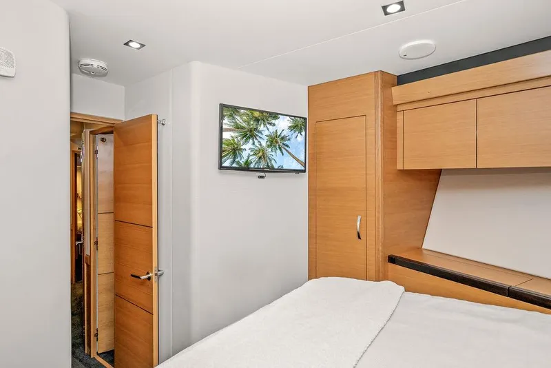 Slide: The Image of Hatteras GT63 2014 - 66