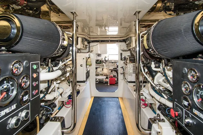 Slide: The Image of Hatteras GT63 2014 - 67