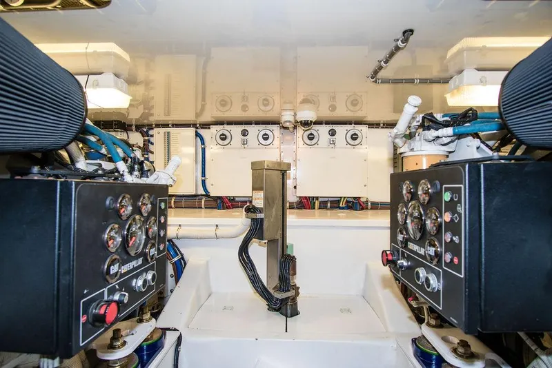 Slide: The Image of Hatteras GT63 2014 - 77