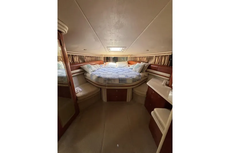 Slide: The Image of Luxurious cabin interior of 2001 Sea Ray 560 Sedan Bridge yacht. - 29