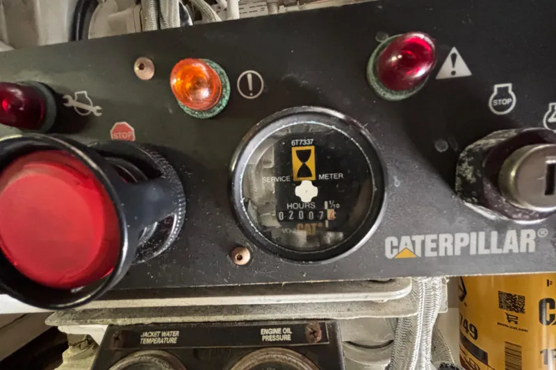 Slide: The Image of Caterpillar engine service meter on 2001 Sea Ray 560 Sedan Bridge yacht. - 41