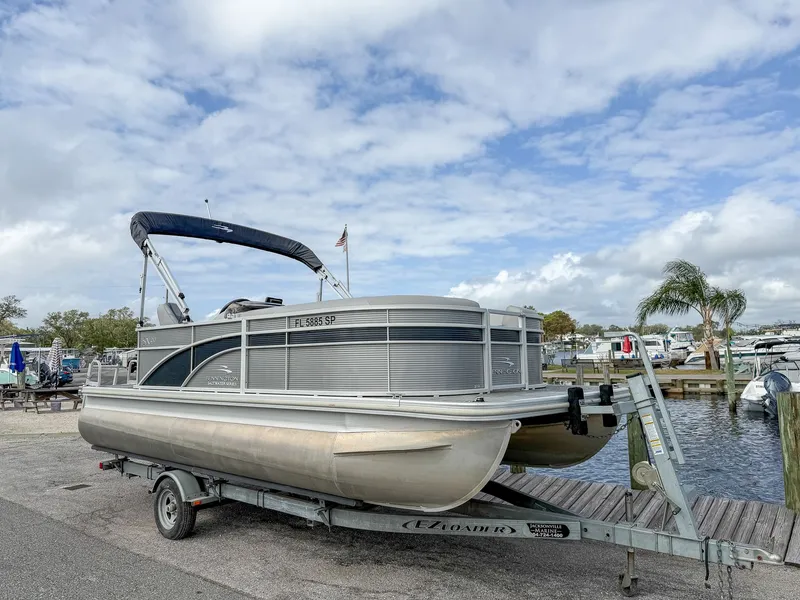 The Image of Bennington 20 SLX 2020 - 1