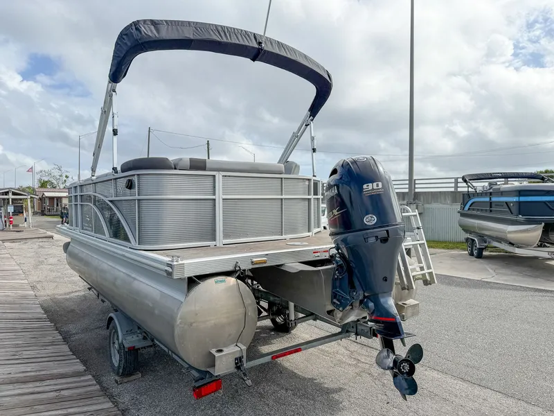 Slide: The Image of Bennington 20 SLX 2020 - 3