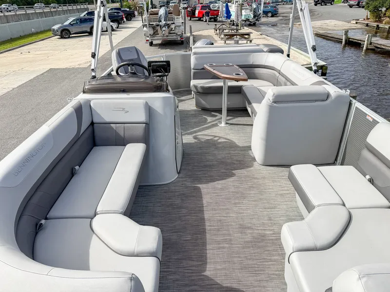 Slide: The Image of Bennington 20 SLX 2020 - 4