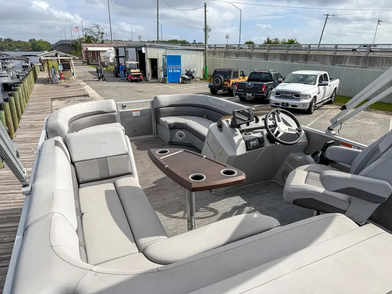 Slide: The Image of Bennington 20 SLX 2020 - 8