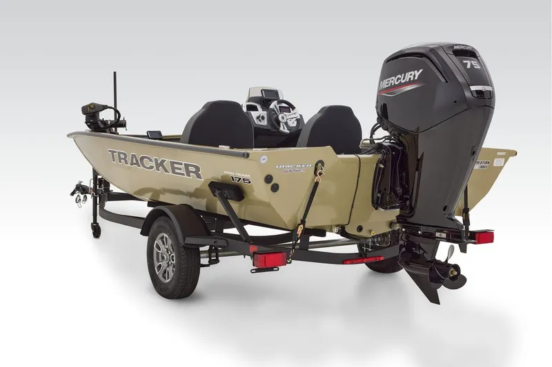 Slide: The Image of Tracker Pro Team 175 2026 - 43