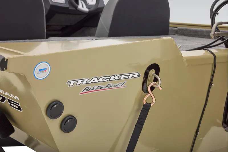 Slide: The Image of Tracker Pro Team 175 2026 - 45