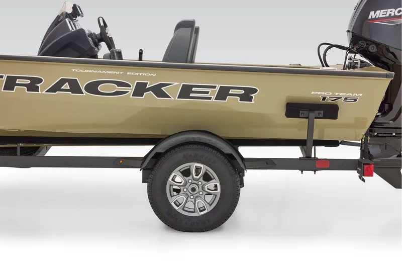 Slide: The Image of Tracker Pro Team 175 2026 - 47
