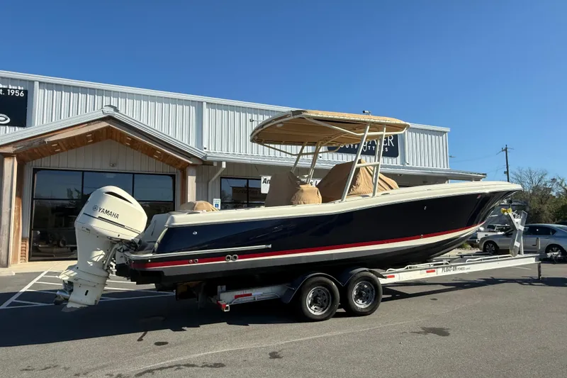 The Image of 2015 Chris-Craft 291 Catalina boat on trailer, parked outside a building. - 1