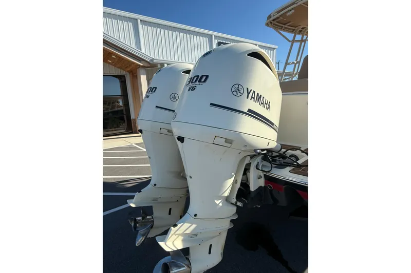 Slide: The Image of Twin Yamaha 300 V6 outboard engines on a 2015 Chris-Craft 291 Catalina boat. - 14